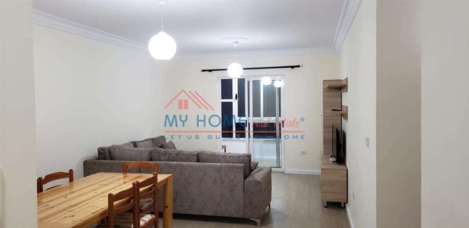 Tirane, jepet me qera apartament 2+1+Ballkon Kati 7, 99 m² 550 € (Rruga Dritan Hoxha)