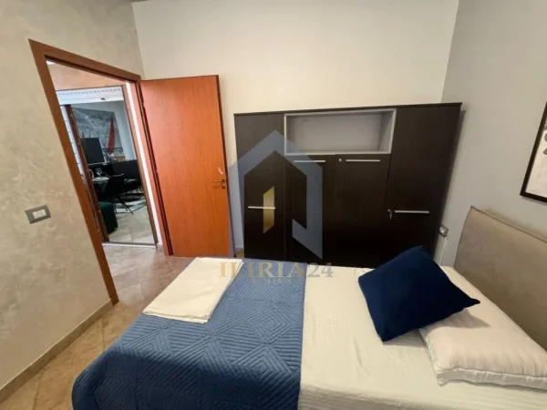 Tirane, jap me qera 2+1 Kati 5, 98 m² 800 € (9 Kateshet)