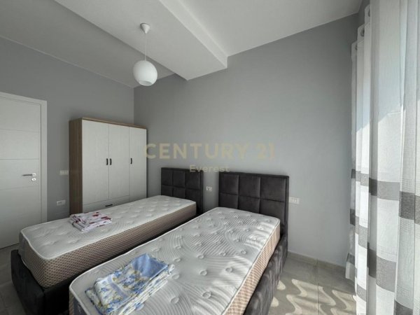 Tirane, jepet me qera apartament 2+1 Kati 7, 101 m² 750 € (Brryli)