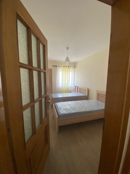 Tirane, jap me qera apartament 2+1+Ballkon Kati 7, 99 m² 550 € (Rruga Dritan Hoxha, prane Hotel Relax)