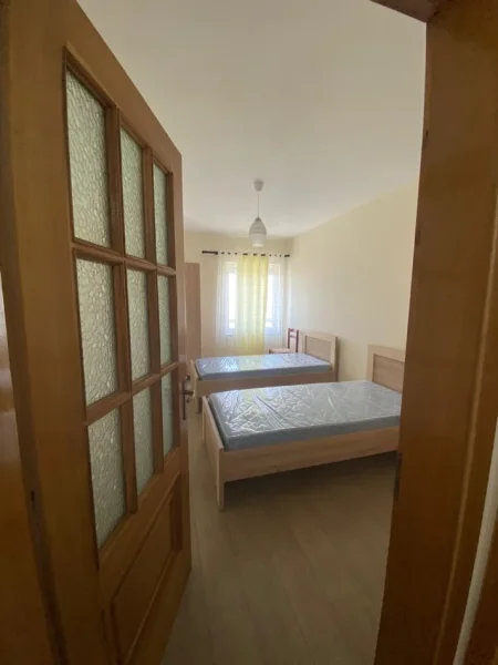 Tirane, jap me qera apartament 2+1+Ballkon Kati 7, 99 m² 550 € (Rruga Dritan Hoxha, prane Hotel Relax)