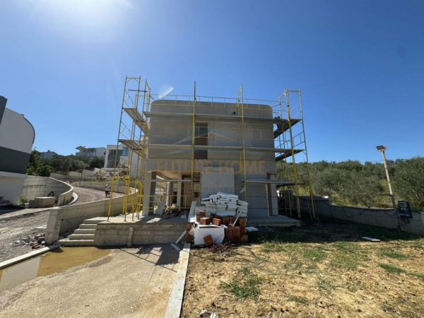 Tirane, shitet Vile 2 Katshe Kati 2, 834 m² 592.000 € (Farke)