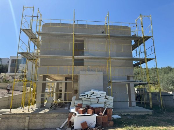 Tirane, shitet Vile 2 Katshe Kati 2, 834 m² 592.000 € (Farke)