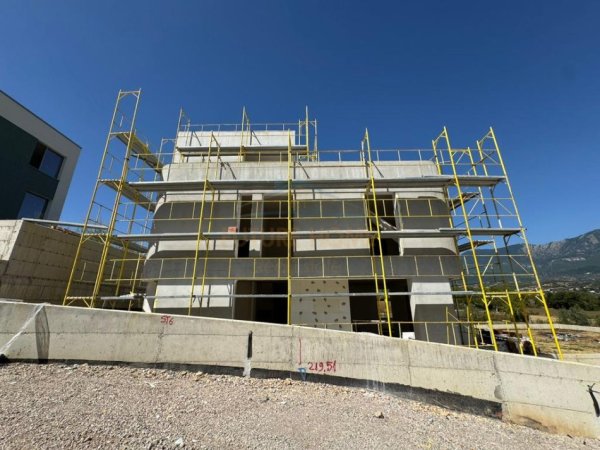 Tirane, shitet Vile 2 Katshe Kati 2, 834 m² 592.000 € (Farke)