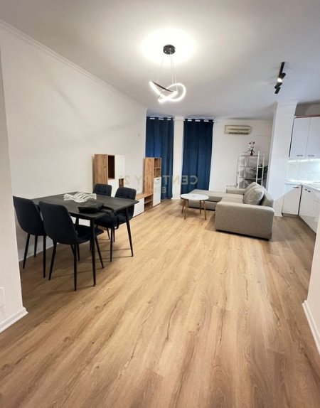 Tirane, jepet me qera apartament 1+1 Kati 7, 70 m² 400 € 