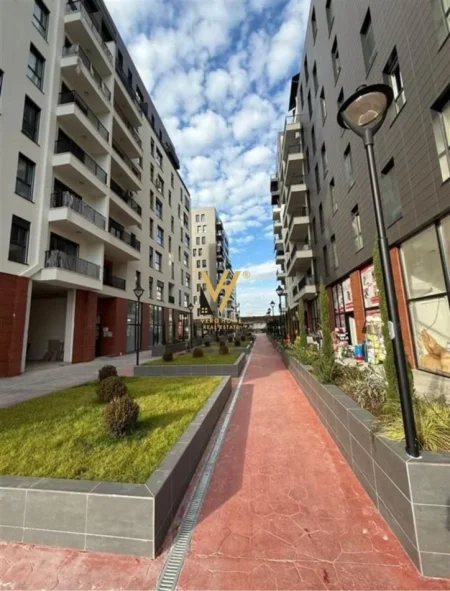 Tirane, jepet me qera zyre Kati 6, 100 m² 600 € (LAPRAKE)