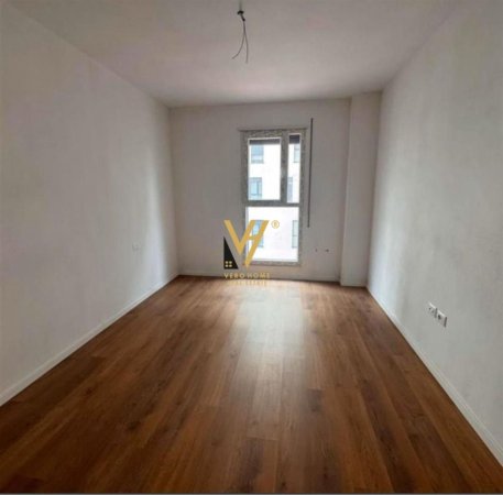 Tirane, jepet me qera zyre Kati 6, 100 m² 600 € (LAPRAKE)