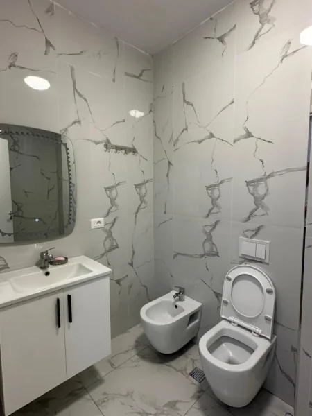 Tirane, jepet me qera apartament 1+1+Ballkon Kati 5, 73 m² 550 € 