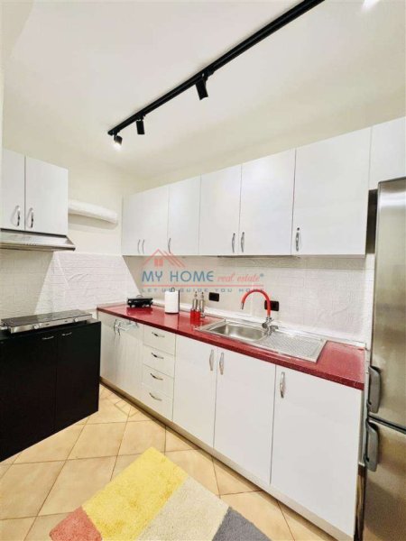 Tirane, jepet me qera apartament 1+1+Ballkon Kati 3, 65 m² 550 € (Stadiumi Dinamo)
