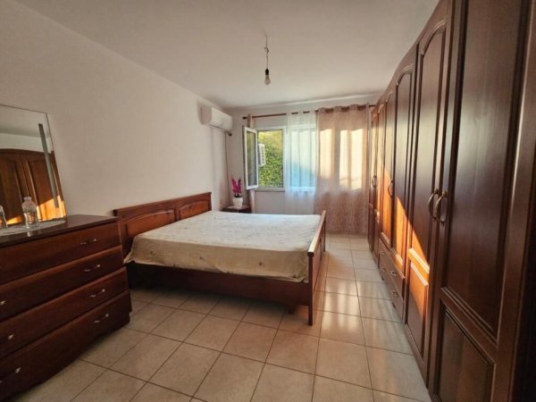 Tirane, jepet me qera apartament 1+1+Ballkon Kati 1, 70 m² 510 € (Laprake /Blloku Gintash)