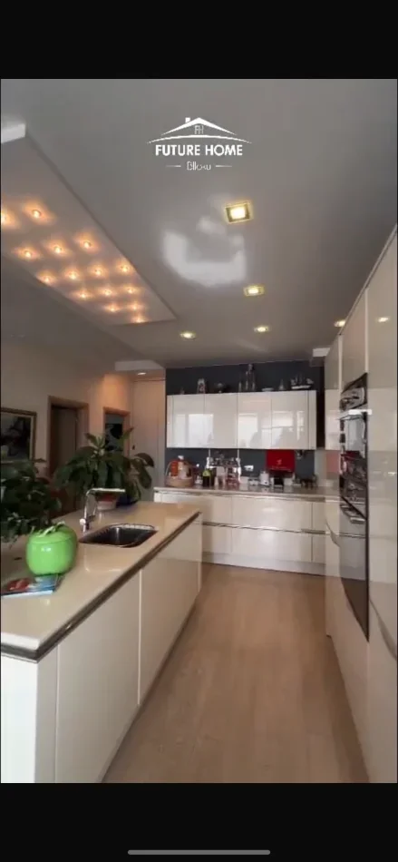 Tirane, shitet apartament 2+1 Kati 11, 124 m² (Zogu i l)