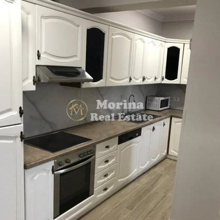 Tirane, jepet me qera apartament 3+1+Ballkon Kati 6, 126 m² 1.200 € (Sheshi Skenderbej)