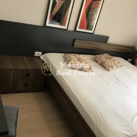 Tirane, jepet me qera apartament 3+1+Ballkon Kati 6, 126 m² 1.200 € (Sheshi Skenderbej)