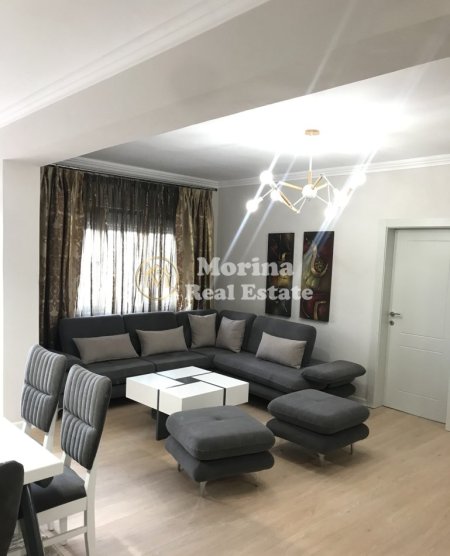 Tirane, jepet me qera apartament 3+1+Ballkon Kati 6, 126 m² 1.200 € (Sheshi Skenderbej)