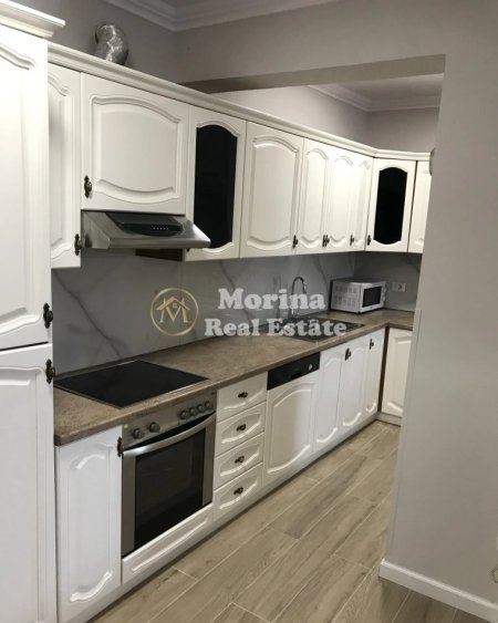 Tirane, jepet me qera apartament 3+1+Ballkon Kati 6, 126 m² 1.200 € (Sheshi Skenderbej)