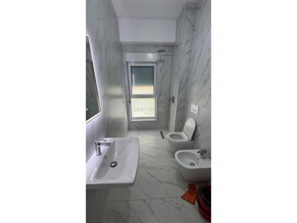 Tirane, jepet me qera apartament 1+1 Kati 0, 47 m² 420 € (Rezidenca Kaimi)