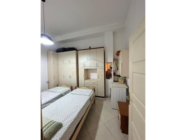Tirane, jepet me qera apartament 1+1 Kati 0, 40 m² 300 € (FRESKU)