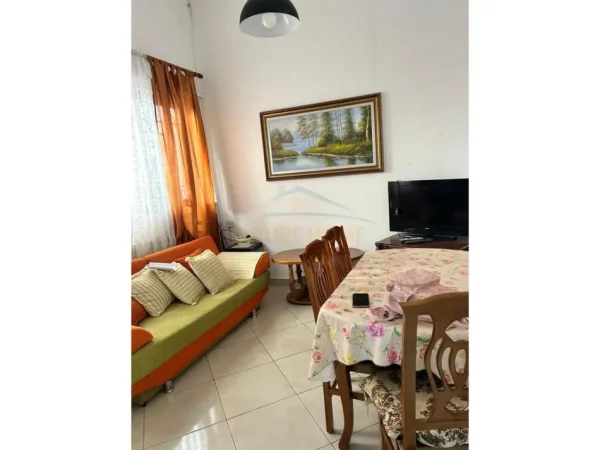 Tirane, jepet me qera apartament 1+1 Kati 0, 40 m² 300 € (FRESKU)