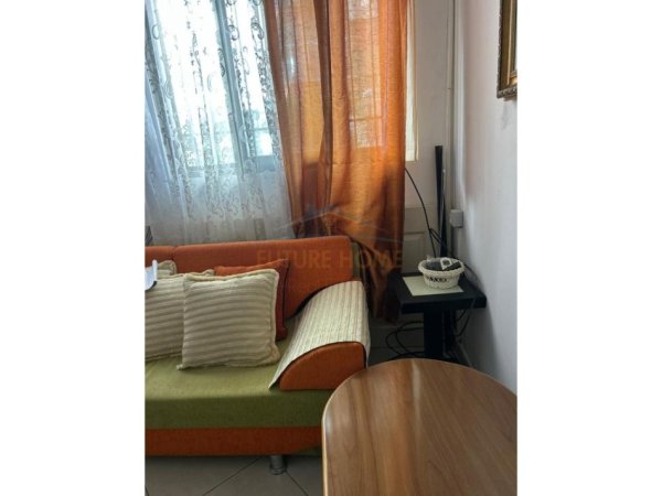 Tirane, jepet me qera apartament 1+1 Kati 0, 40 m² 300 € (FRESKU)