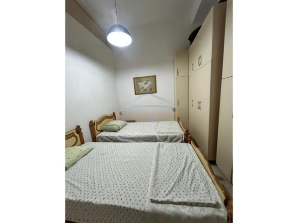 Tirane, jepet me qera apartament 1+1 Kati 0, 40 m² 300 € (FRESKU)
