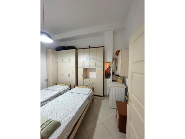 Tirane, jepet me qera apartament 1+1 Kati 0, 40 m² 300 € (FRESKU)