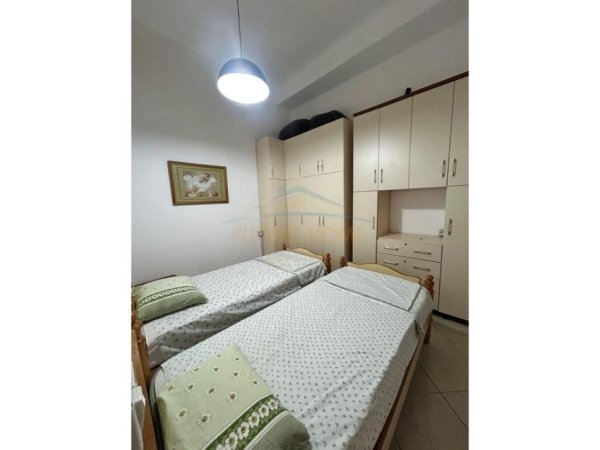 Tirane, jepet me qera apartament 1+1 Kati 0, 40 m² 300 € (FRESKU)