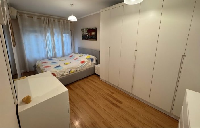 Tirane, jepet me qera apartament duplex 2+1+Ballkon Kati 0, 90 m² 700 € (Rezidenca Kodra e Diellit 2)