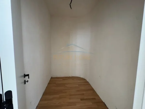 Tirane, shitet Vile 2 Katshe Kati 2, 830 m² 591.000 € (Farke)