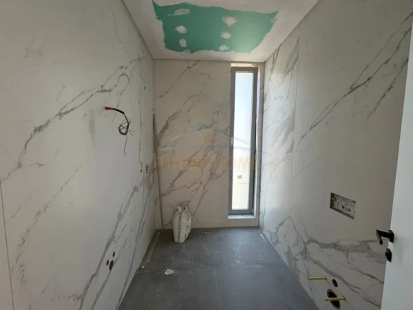 Tirane, shitet Vile 2 Katshe Kati 2, 830 m² 591.000 € (Farke)