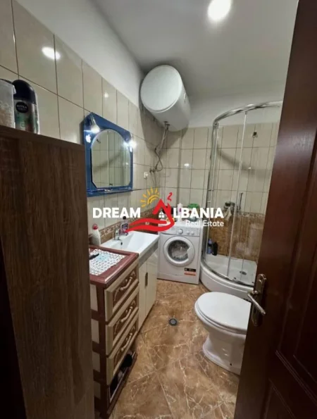 Tirane, jepet me qera apartament 1+1 , 55 m² 430 € (prane “Arc Hotel”, Astir)