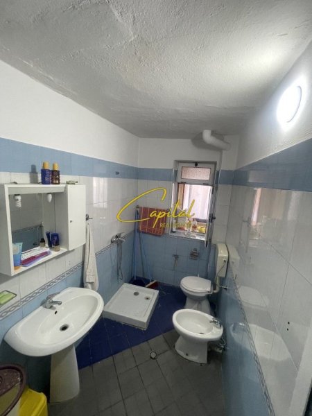 Tirane, shitet apartament 2+1 Kati 2, 65 m² 130.000 € (BRRYLI)