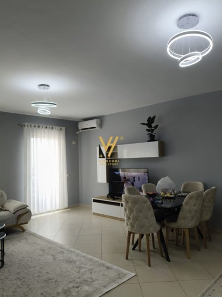 Tirane, shitet apartament 1+1+Ballkon Kati 5, 74 m² 110.000 € (FRESK)