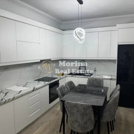 Tirane, jepet me qera apartament 2+1 , 100 m² 630 € (Sauk)