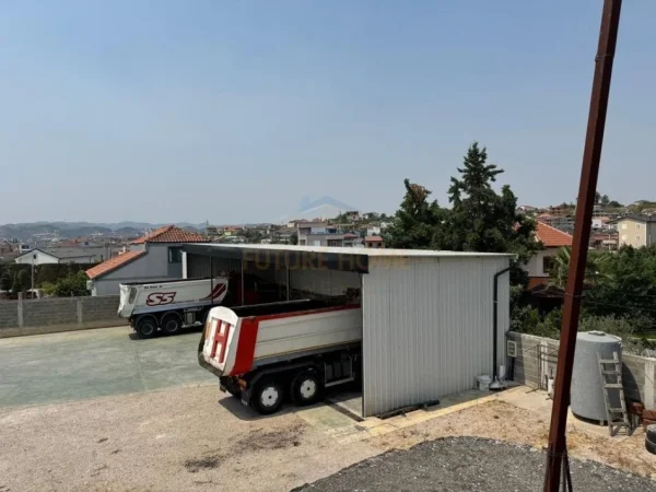 Tirane, jepet me qera ambjent biznesi Kati 0, 189 m² 1.000 € (Paskuqan)