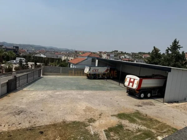 Tirane, jepet me qera ambjent biznesi Kati 0, 189 m² 1.000 € (Paskuqan)