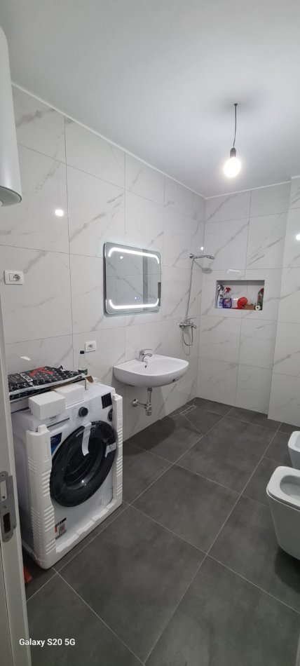Tirane, jepet me qera apartament 1+1 Kati 2, 60 m² 550 € (SHKOLLA E KUQE)