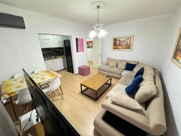 Tirane, jepet me qera apartament 1+1 Kati 1, 500 € 