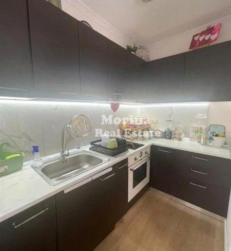 Tirane, jepet me qera apartament 1+1 Kati 4, 70 m² 500 € (Ish Restorant Durresi)