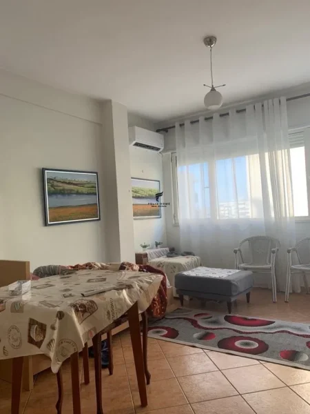 Tirane, jepet me qera apartament 1+1 Kati 3, 65 m² 500 € (KRISTAL CENTER)