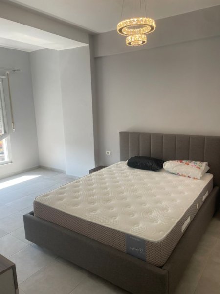Tirane, jepet me qera apartament 2+1+Aneks+Ballkon Kati 7, 100 m² 700 € (Materniteti i Ri)