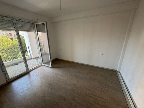 Tirane, shitet apartament 1+1 Kati 4, 65 m² 120.000 € 