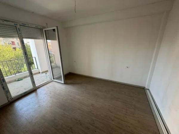 Tirane, shitet apartament 1+1 Kati 4, 65 m² 120.000 € 