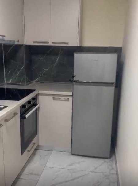 Tirane, jepet me qera Vile 1+1 Kati 1, 50 m² 350 € (ALI DEM)
