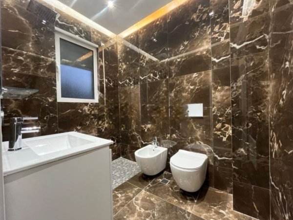 Tirane, shitet apartament 2+1 , 120 m² (kopshti botanik)