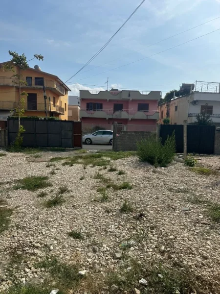 Durres, jepet me qera ambjent biznesi Kati 0, 350 m² 400 € (Prane Vala Park, Lagjia 18)