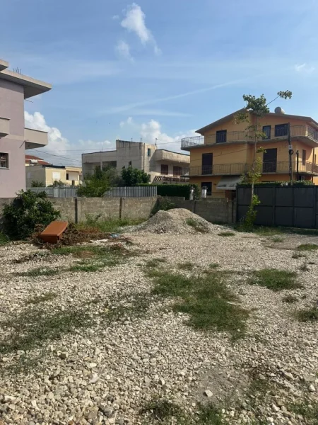 Durres, jepet me qera ambjent biznesi Kati 0, 350 m² 400 € (Prane Vala Park, Lagjia 18)