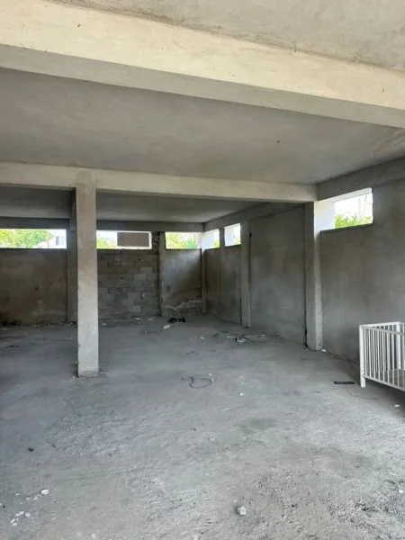 Durres, jepet me qera ambjent biznesi Kati 0, 350 m² 400 € (Prane Vala Park, Lagjia 18)