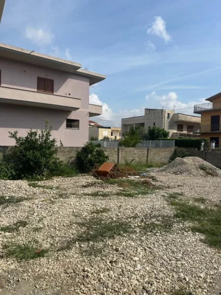 Durres, jepet me qera ambjent biznesi Kati 0, 350 m² 400 € (Prane Vala Park, Lagjia 18)