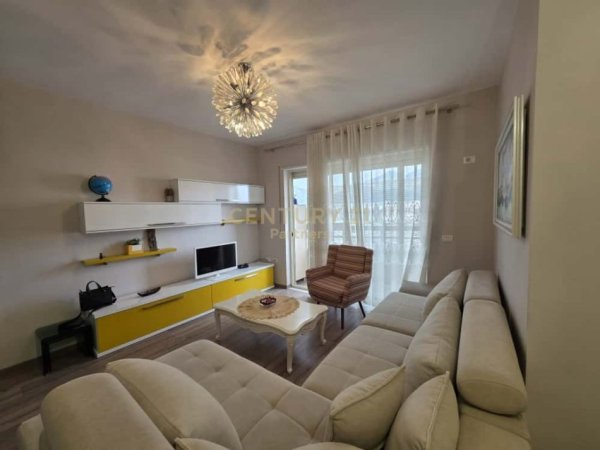 Tirane, jepet me qera apartament 2+1 Kati 10, 100 m² 800 € (TEK KOMPLEKSI PANORAMA)