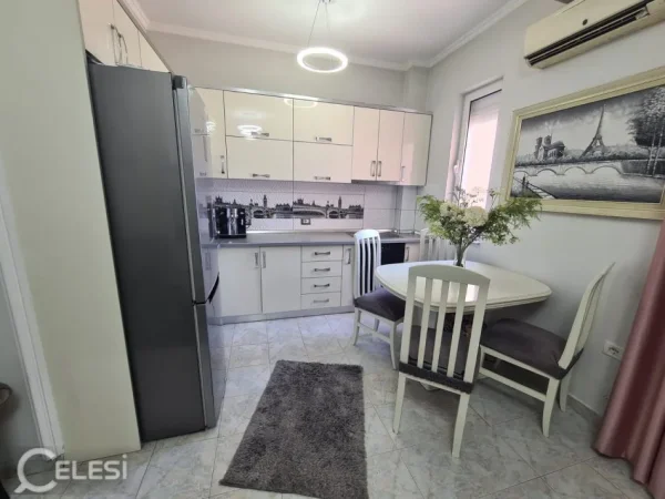 Tirane, jepet me qera apartament 1+1+Ballkon Kati 5, 65 m² 550 € (KONGRESI I MANASTIRIT)